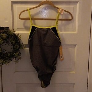 Speedo clip back fitness 1 piece swim suit bathing suit nwt sz 4